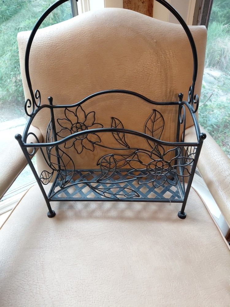 VTG Metal Magazine Rack