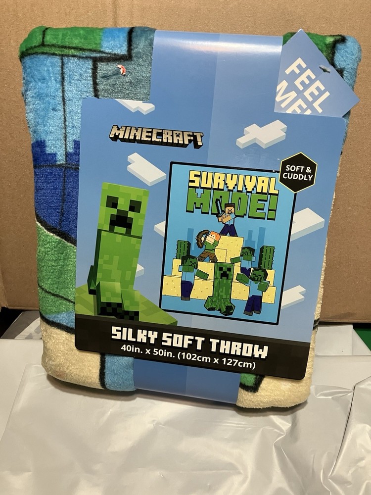 MINECRAFT SURVIVAL MODE SILKY SOFT THROW 40" X 50"