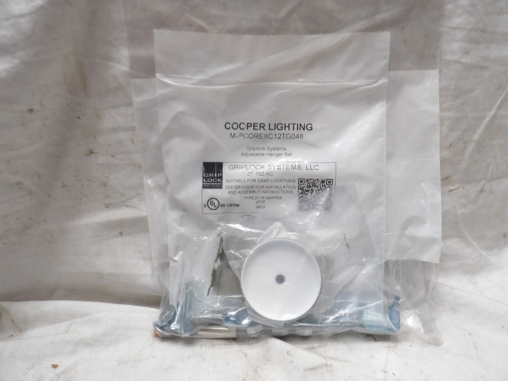 Cooper A048-STD-01C AC48" NP, Fix Yoke, STD Lighting Kit