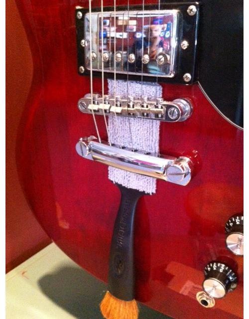 MusicNomad The Nomad String, Body, & Hardware Cleaning Tool (MN205)