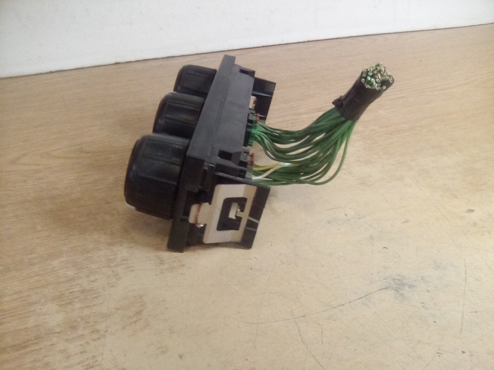 International LT Navistar 4065331C3 Climate Control