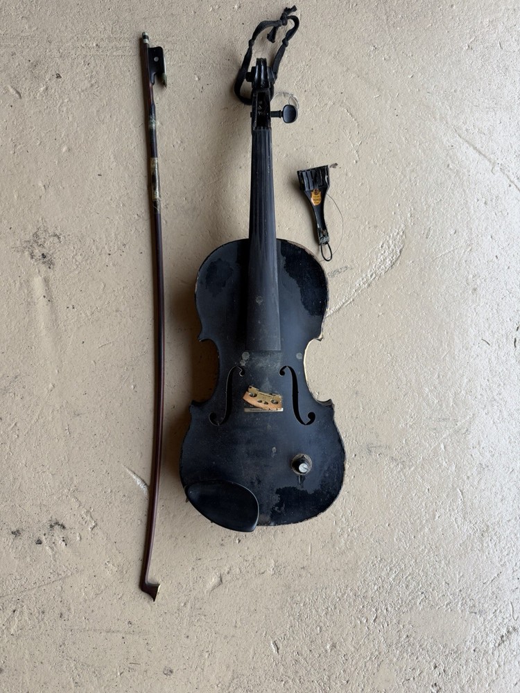 Barcus-Berry Electric Violin Black Polished 4-String needs work
