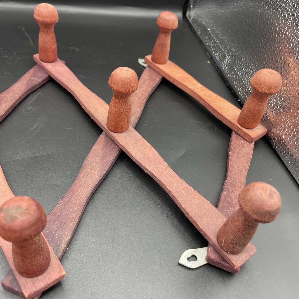 Wooden Expanding Peg Holder