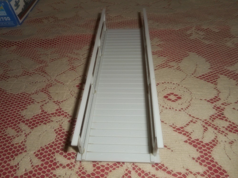 1/35/32 SCALE PLASTIC FOOT BRIDGE MODEL KIT, BUILT MAKER UNKNOWN