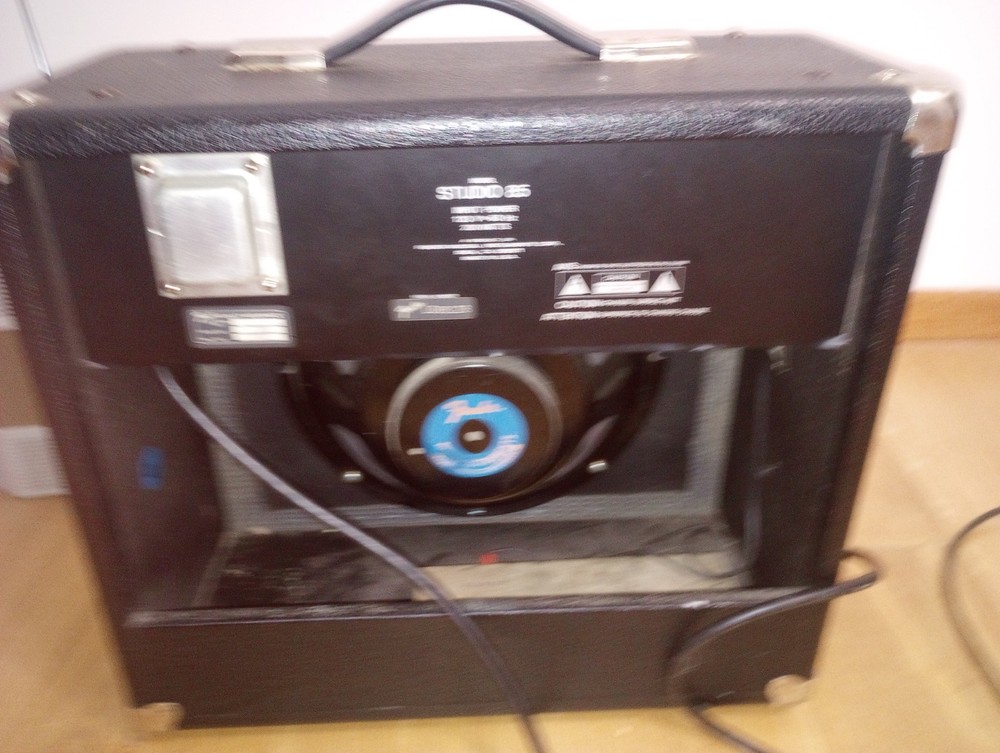 FENDER STUDIO 85 GUITAR AMPLIFIER WORKS GREAT!