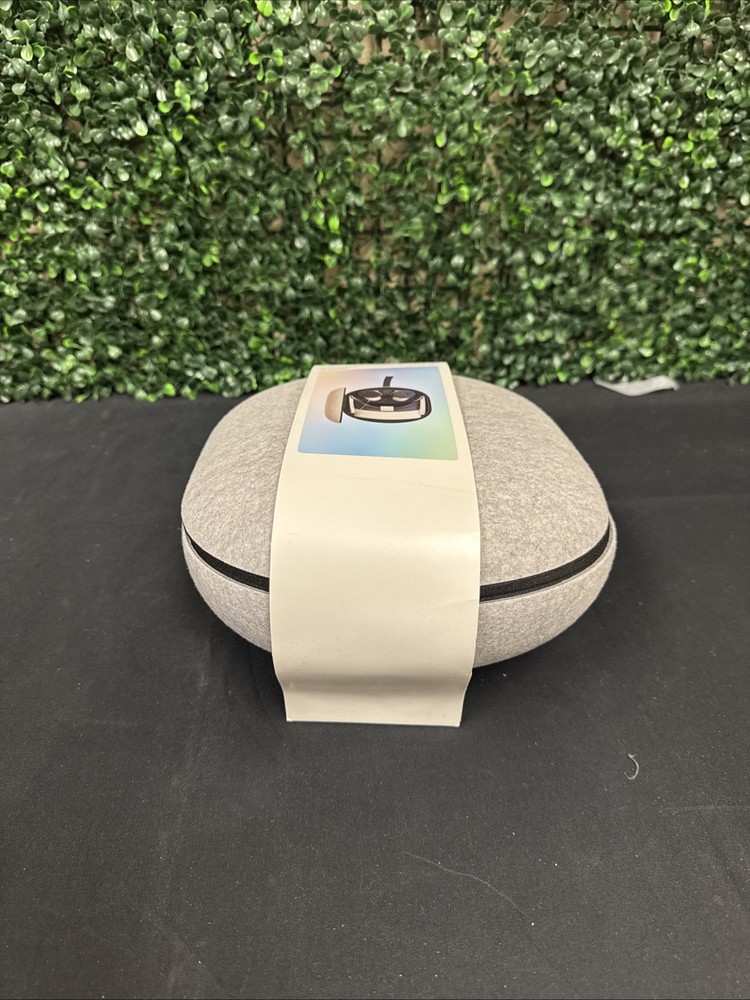 Meta Quest Compact Carrying Case for 3/3S