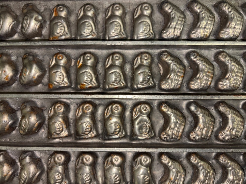 85 Piece Cast Iron Flat Chocolate Mold