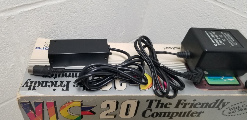 Vintage Commodore VIC-20 Computer System W/ Box Manual & Cords Powers Up