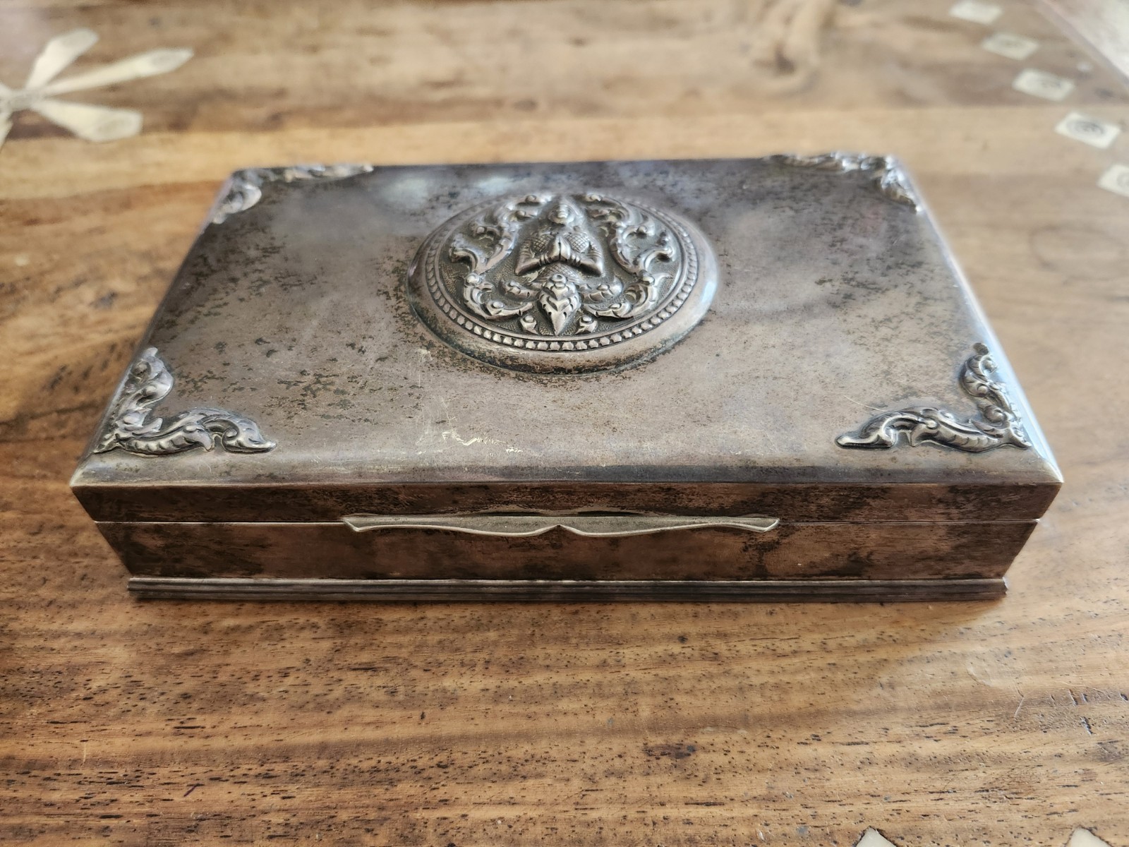 Vintage Sterling Silver Repousse Deity Box Thainakon Thailand Burl Lined 418g