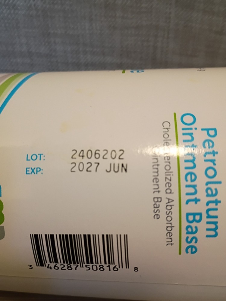 CMP Pharma Petrolatum Ointment Base Cholesterolized Absorbent