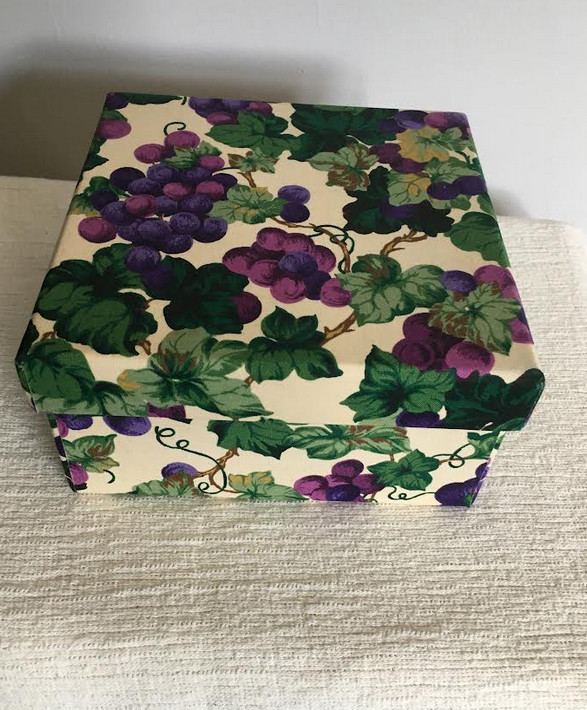 GRAPEVINE DESIGN FABRIC COVERED BOX