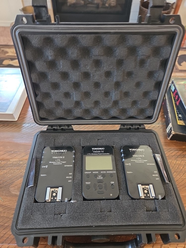 4YONGNUO DIGITAL WIRELESS  FLASH TRIGGER TRANSIEVER 1 WIRELESS FLASH CONTROLLER