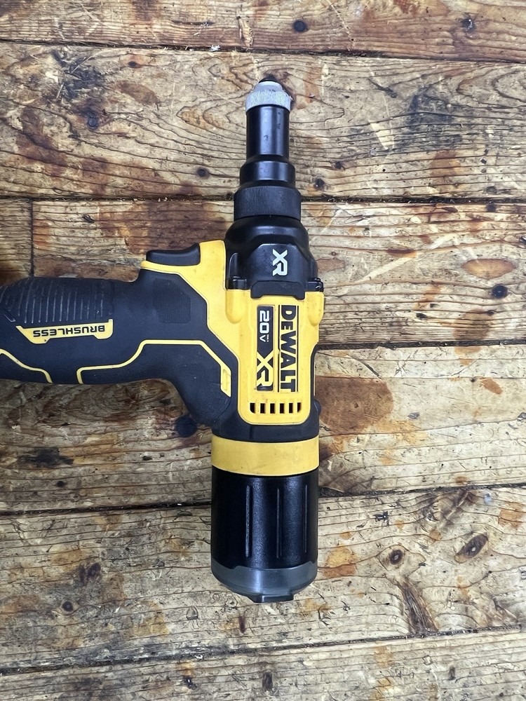 dewalt DCF403 Rivet Tool Set