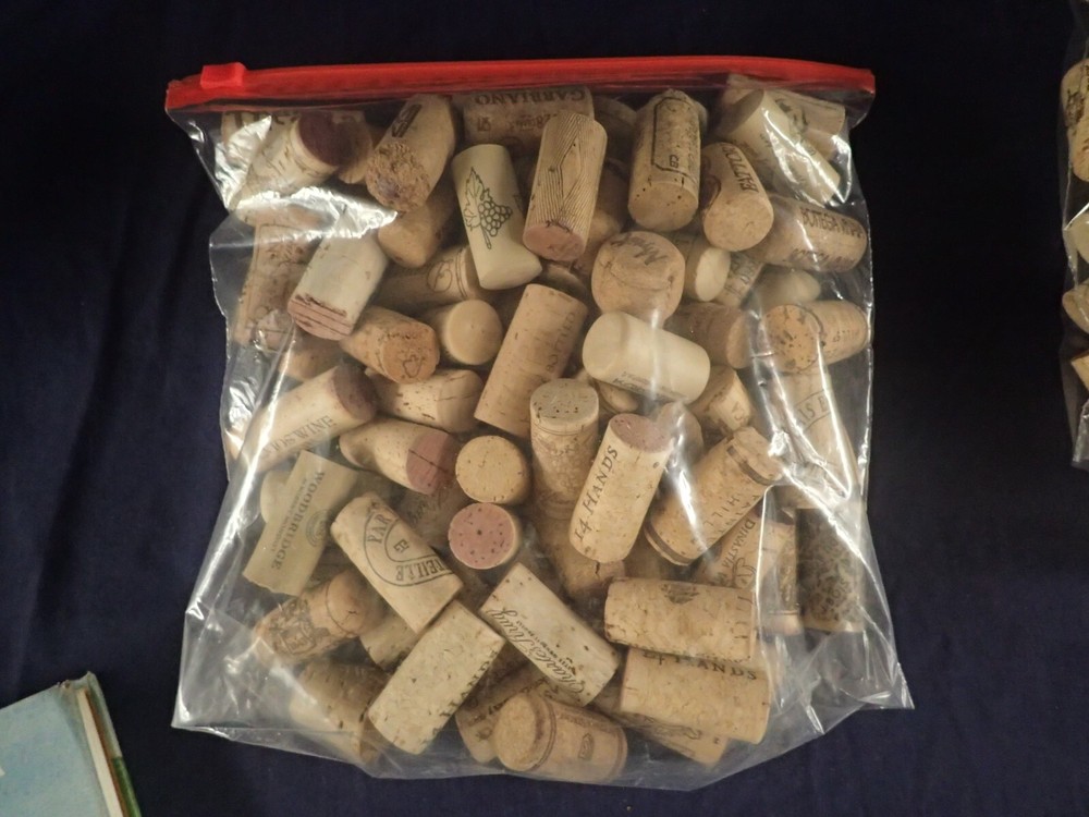 WINE CORKS USED - CRAFTING WEDDINGS ETC  OVER 75 IN BAG MULTI BAG DISC