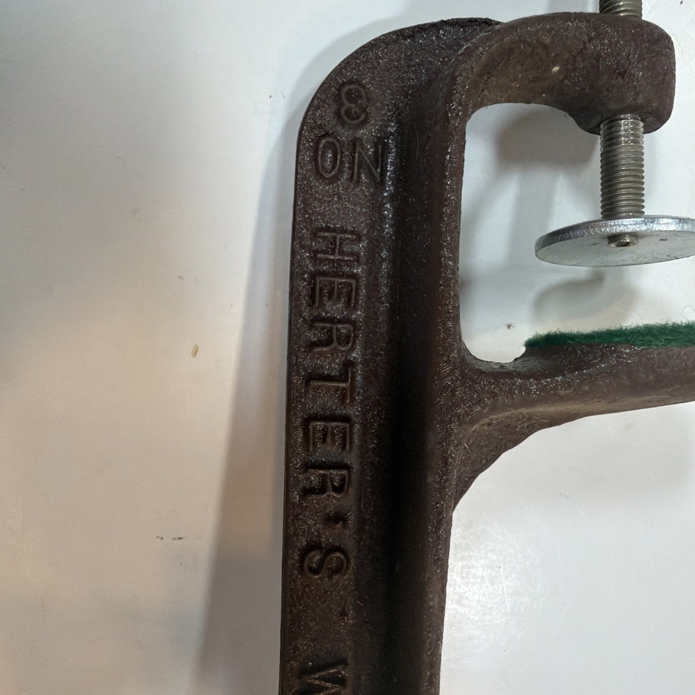 Herter's No. 3 Cast Iron Fly Tying Vise