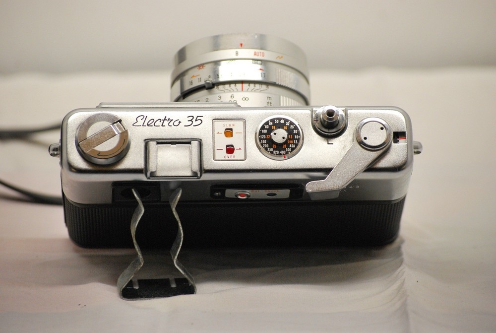 Yashica Electro 35 Vintage Rangefinder Camera Black Silver with Case