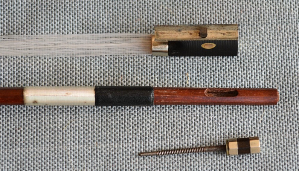 Good octagonal Viola Bow unbranded, 62g
