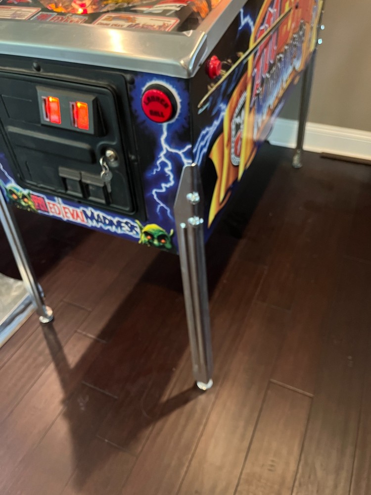 MEDIEVAL MADNESS Pinball Machine - Completely restored condition