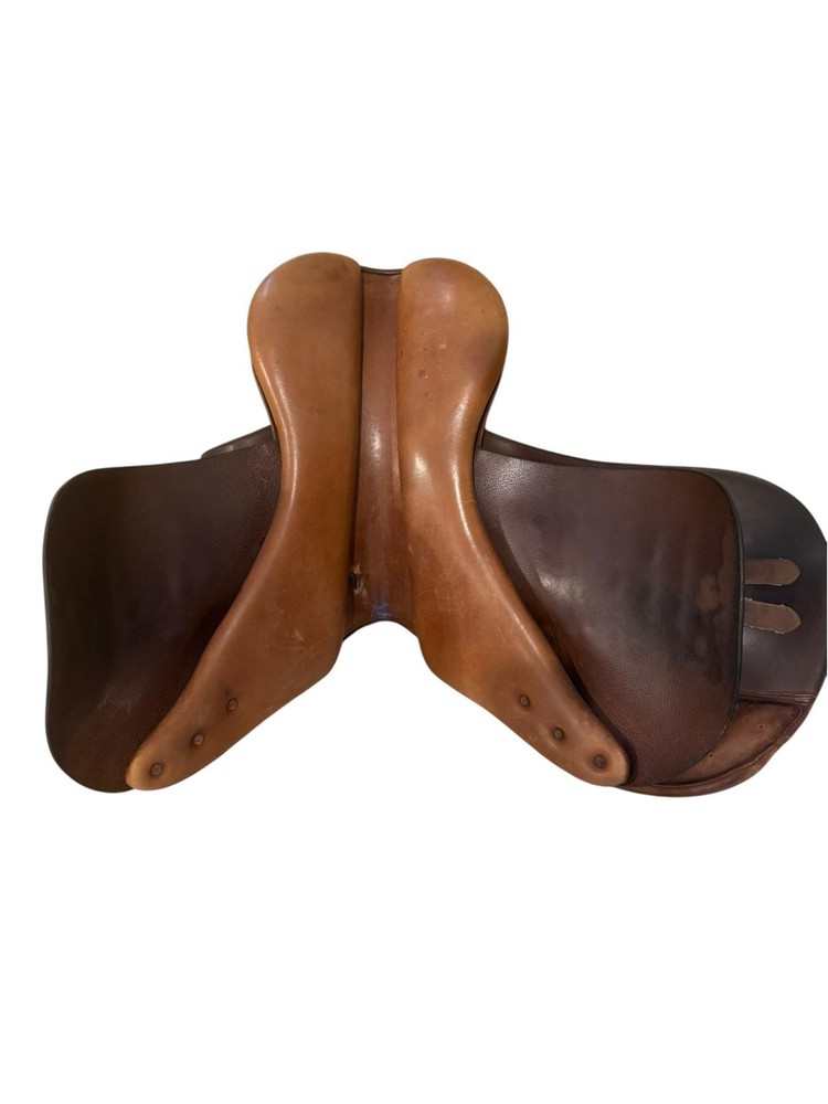 Camelot Leather 17” M English Saddle