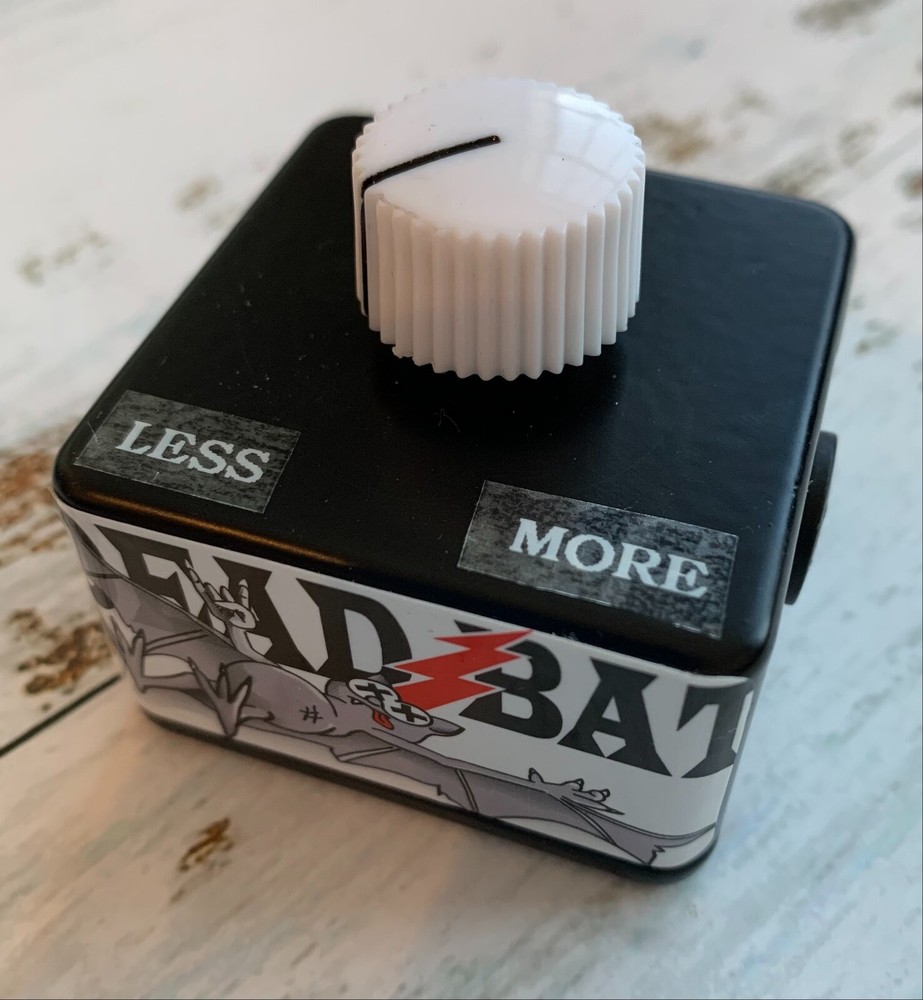 Alchemy Audio "Dead Bat" Dying 9 Volt Battery Simulator Effect Pedal Voltage Sag