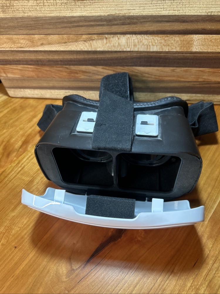 onn. Virtual Reality Smartphone Headset – VR Viewer – Works w/ iPhone & Android