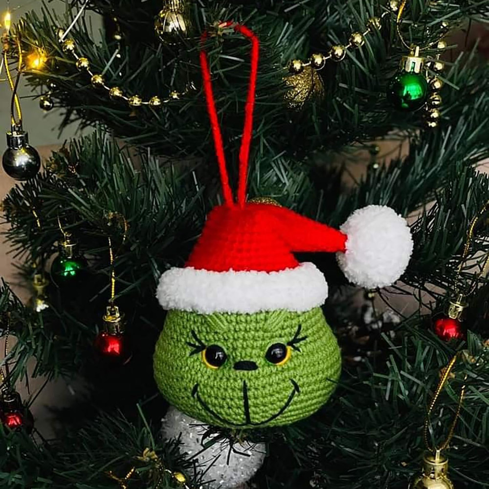 Beginner Christmas Crochet Kit with Video Tutorials and Soft Yarn Hooks