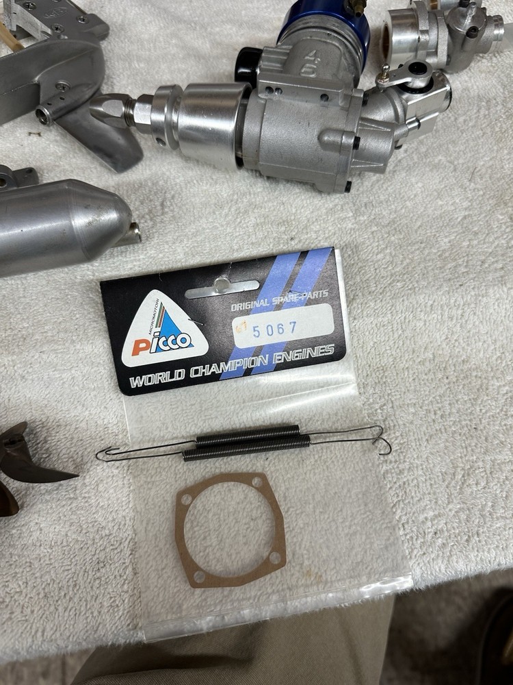 RC Road Runner Outrigger 60