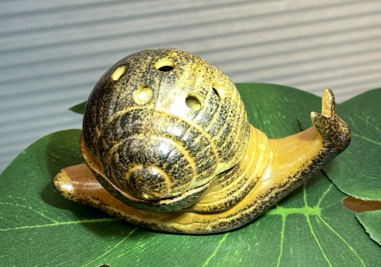 VTG...INCENSE HOLDERS CERAMIC LIDDED SNAIL 2.25" TALL