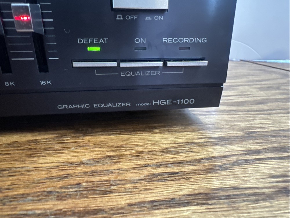 Hitachi HGE-1100 Graphic Equalizer Tested And Fully Functional.