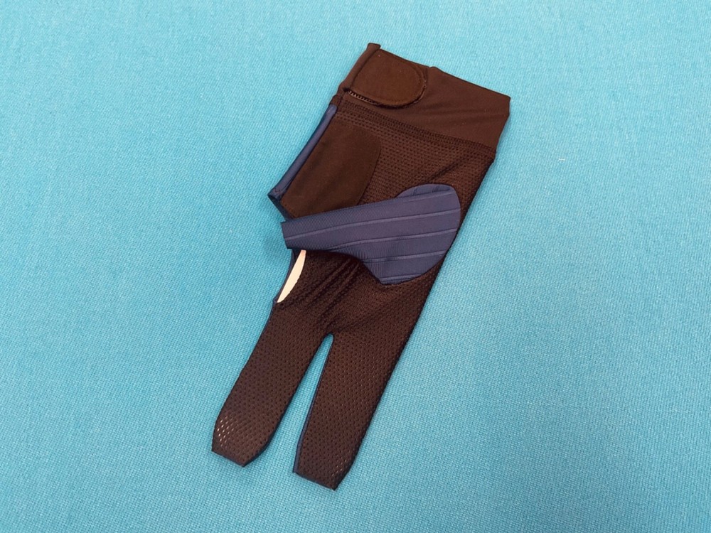 ADAM BILLIARD GLOVE MEDIUM ** FINGERLESS.