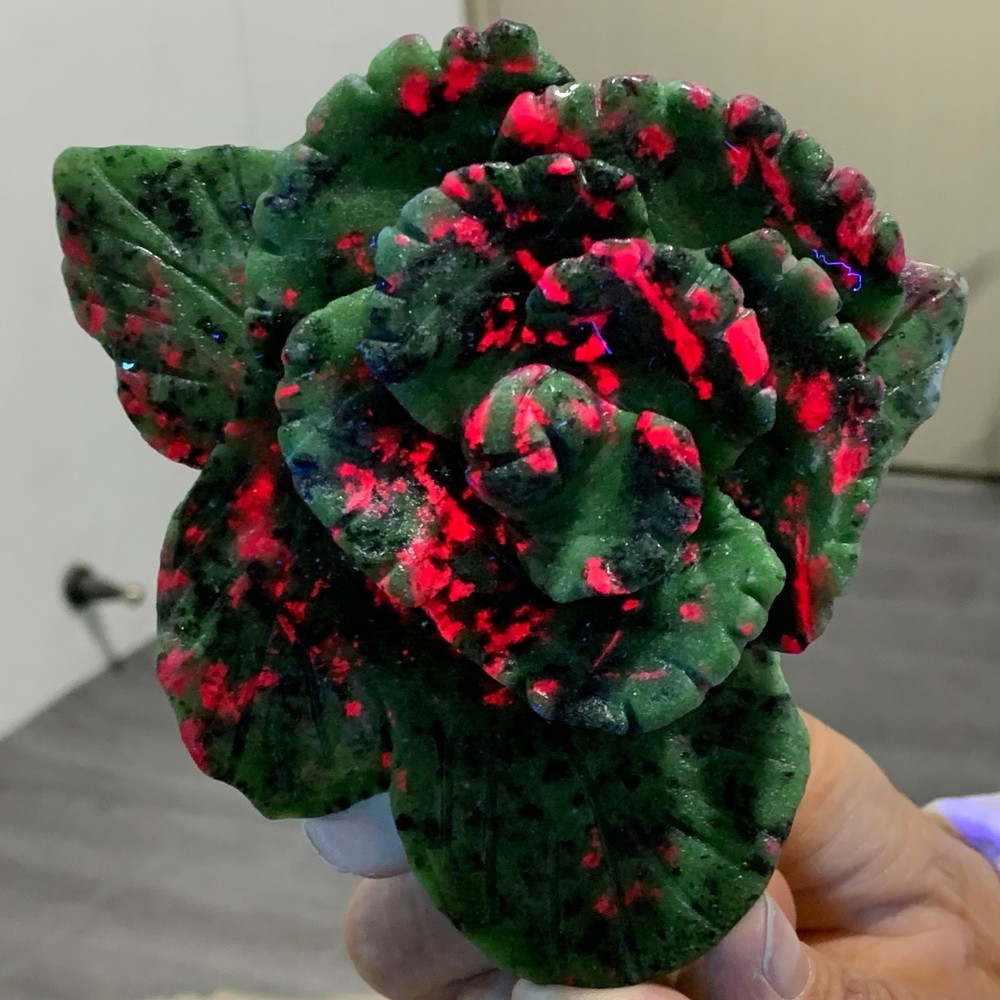 1.2LBNatural green Ruby zoisite(anylite)crystal Carving rose glow under UV light