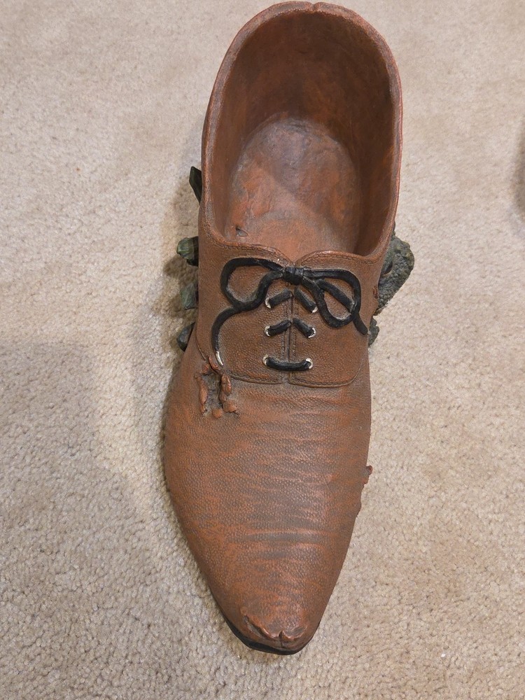 VINTAGE TOAD HOLLOW RESIN SHOE PLANTER