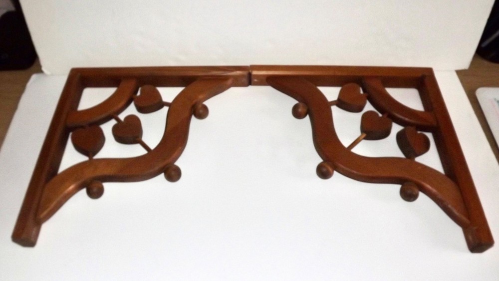 TWO CORBEL PINE CORNER BRACKETS