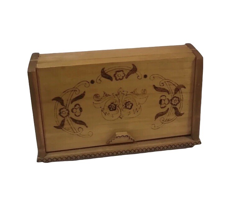 Vintage handmade Wood Flower Pattern Cigarette Box