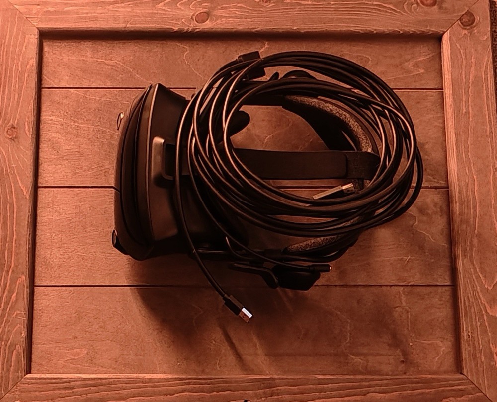 Valve Index Headset + Controllers + Wall Mount Stand (No Base Stations)