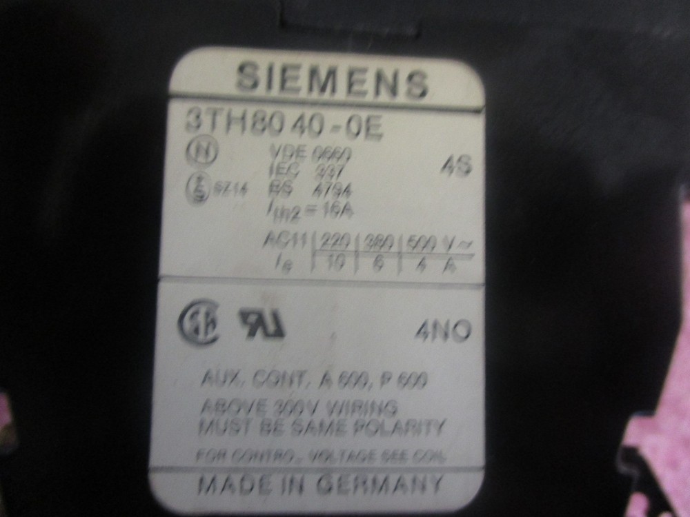 Siemens Model: 3TH80 40-0E Starter / Contactor