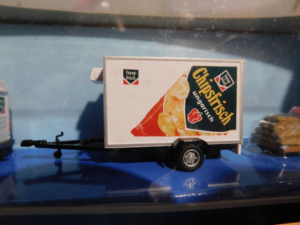 Cararama HO Scale ? play set Van-trailer-forklift