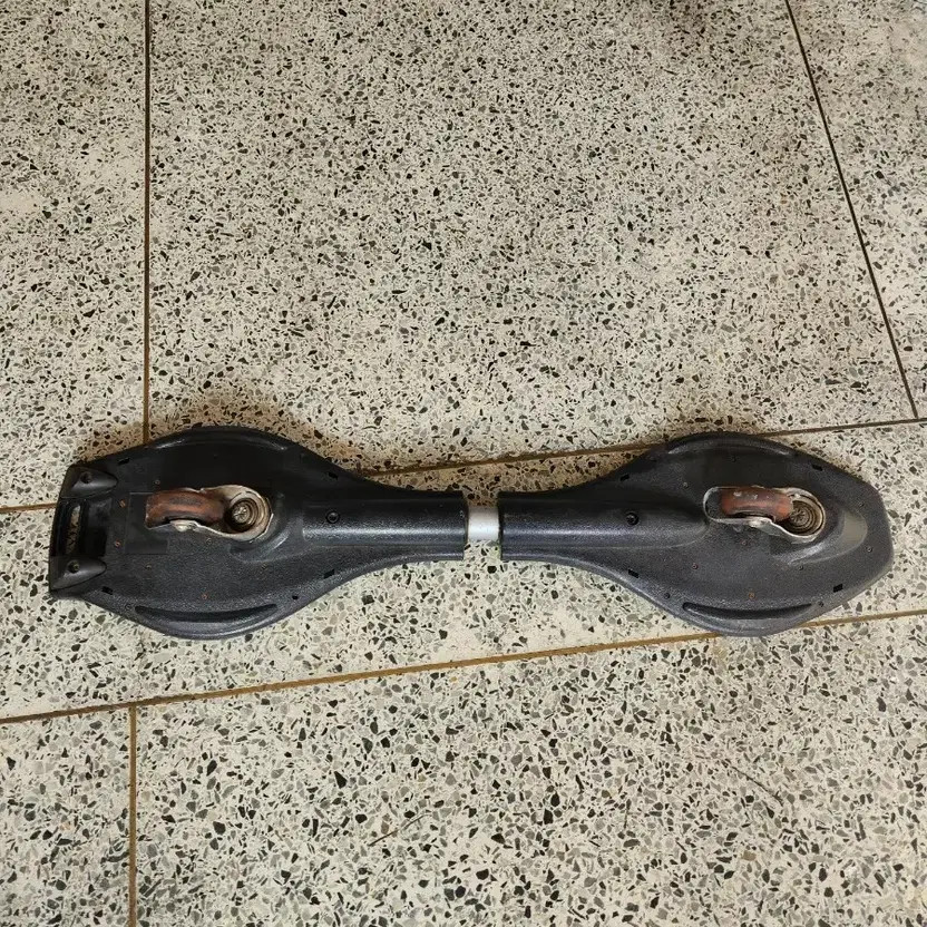 Skateboard in Excellent Condition Official