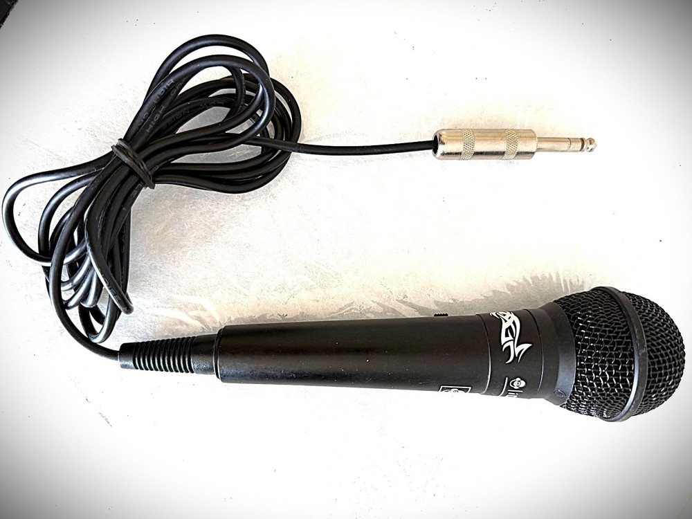 Handheld i-Dance Dynamic Microphone, clean output, 1/4" male phono cable