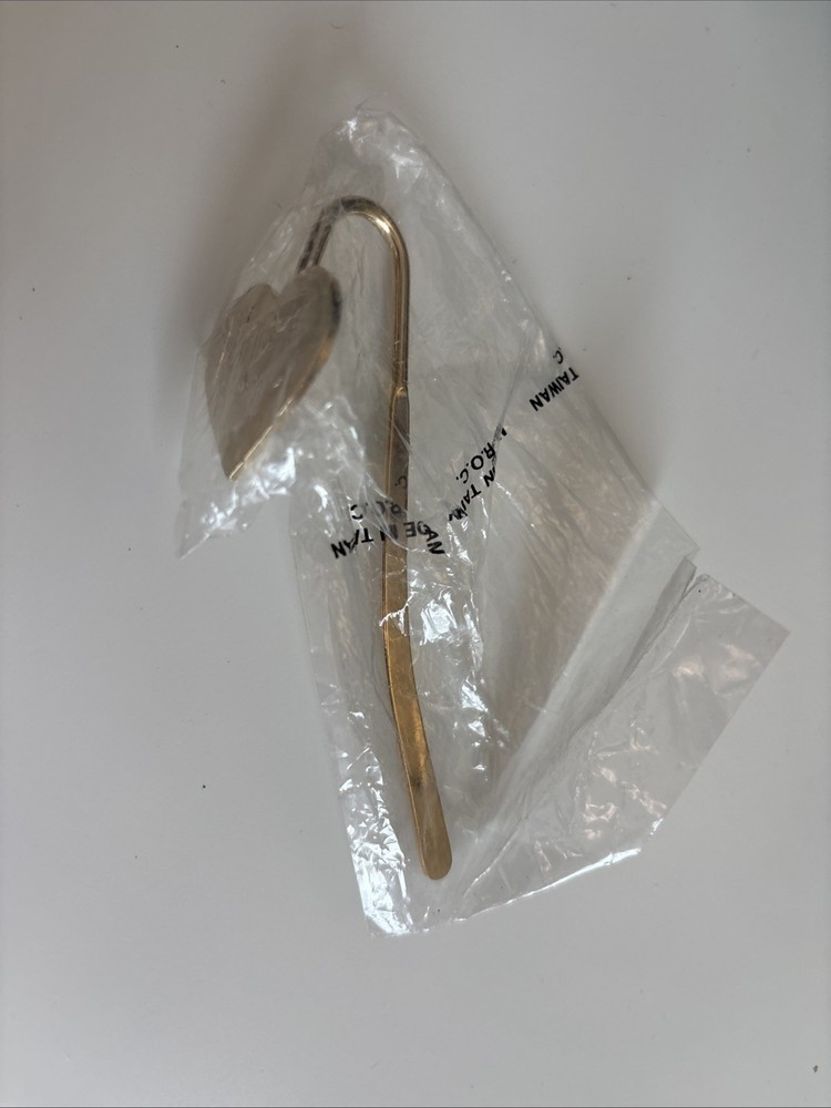 Mom Gold Tone Hook Bookmark