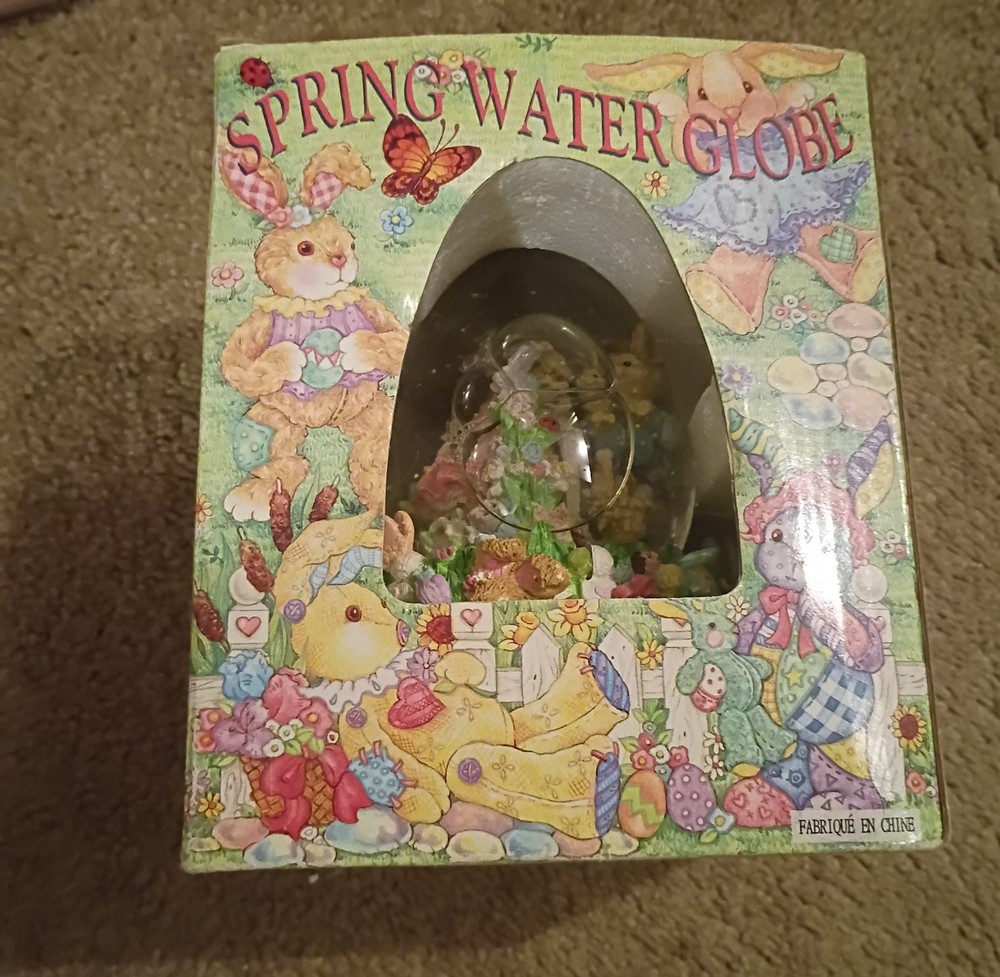 Spring Musical Waterglobe Plays Peter Cottontail