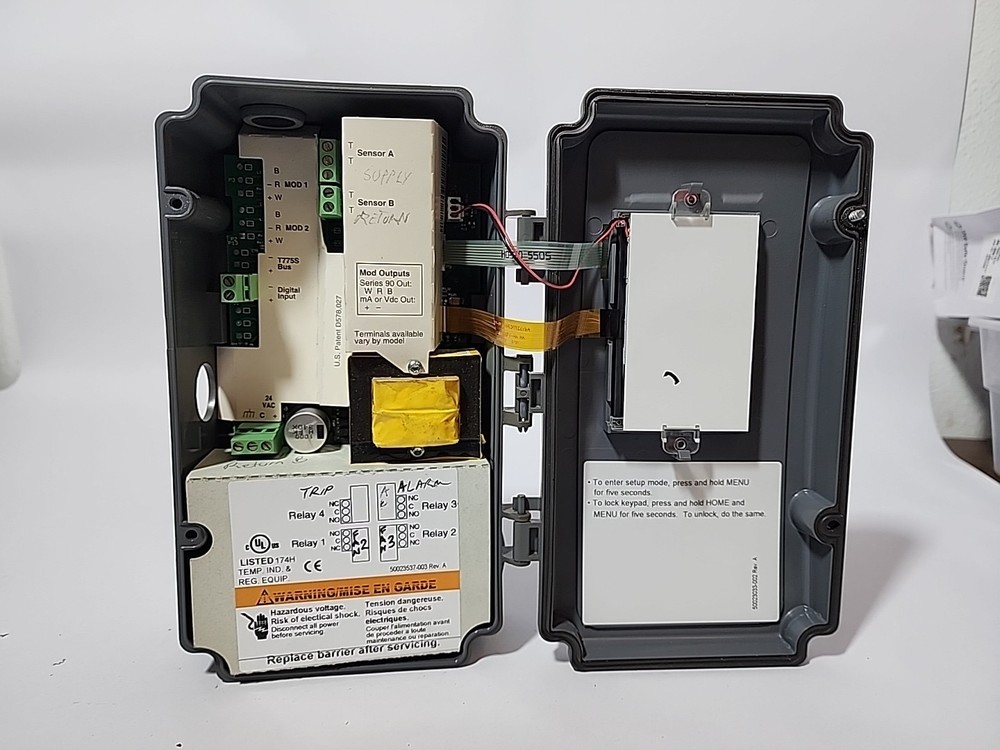 Honeywell T775B2024 Temperature Controller