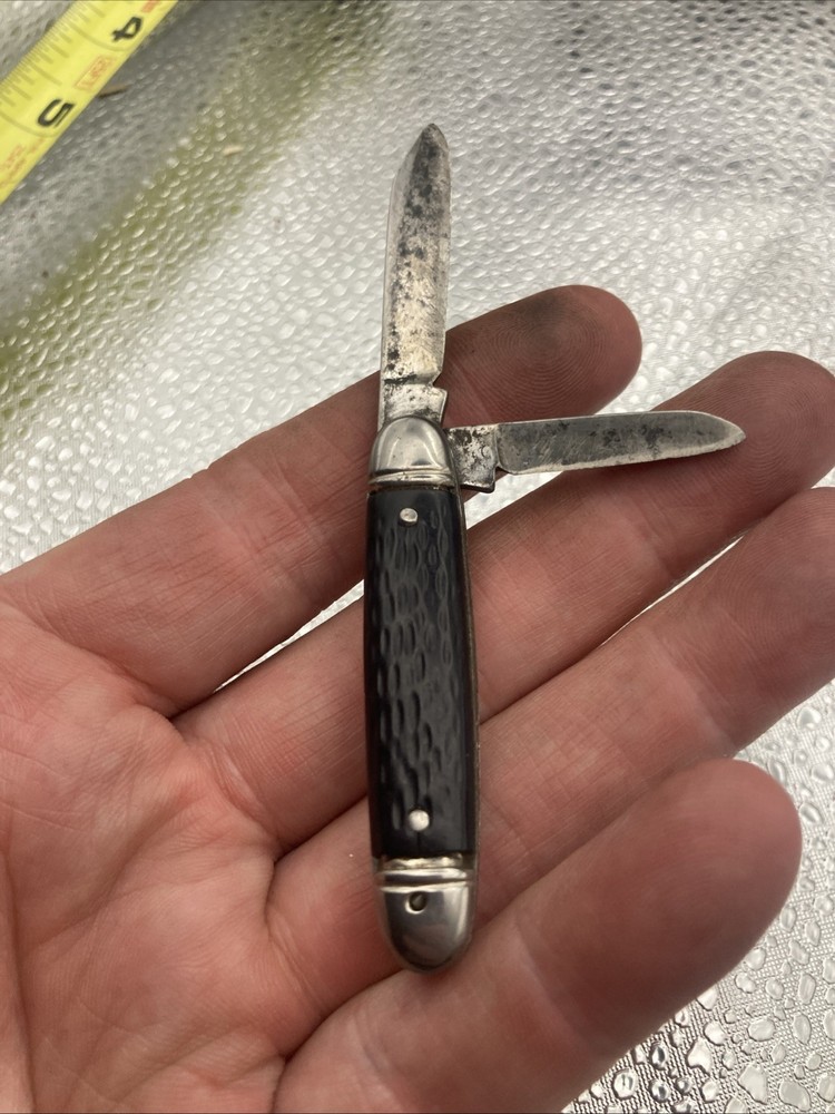 Vintage Small Colonial 2 Blade Pocket Knife With SHIELD ~ NICE