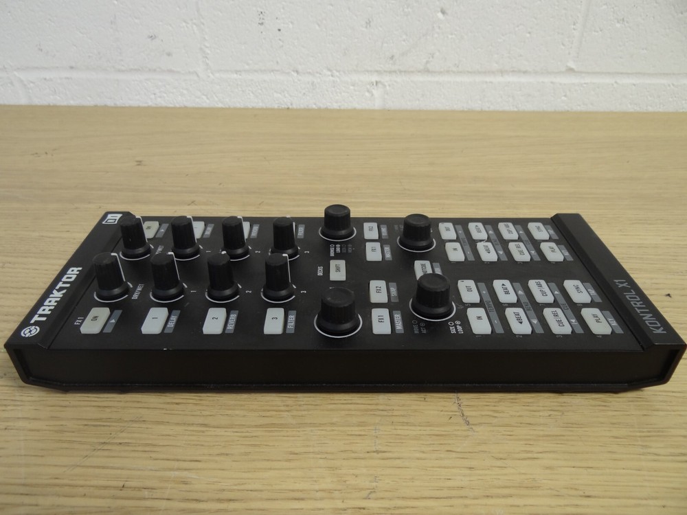 Native Instruments Traktor Kontrol X1