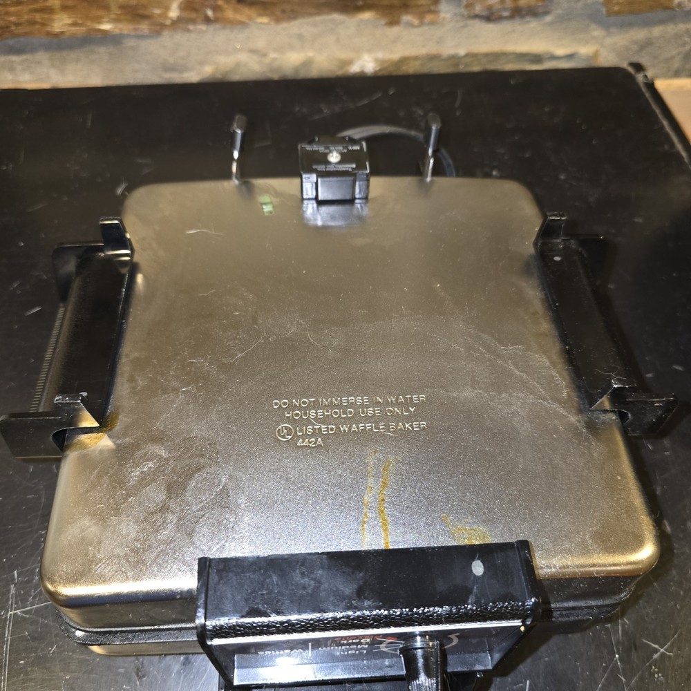 Toastmaster Pizzelle Cookie & Waffle Maker Reversible Plates Model 290A