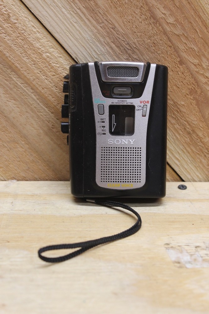 Sony Pressman TCM-465V Handheld Cassette Voice Recorder.  Tested works.