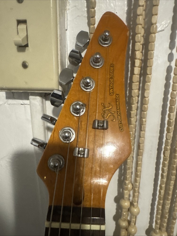 Electric Guitar & Amplifier