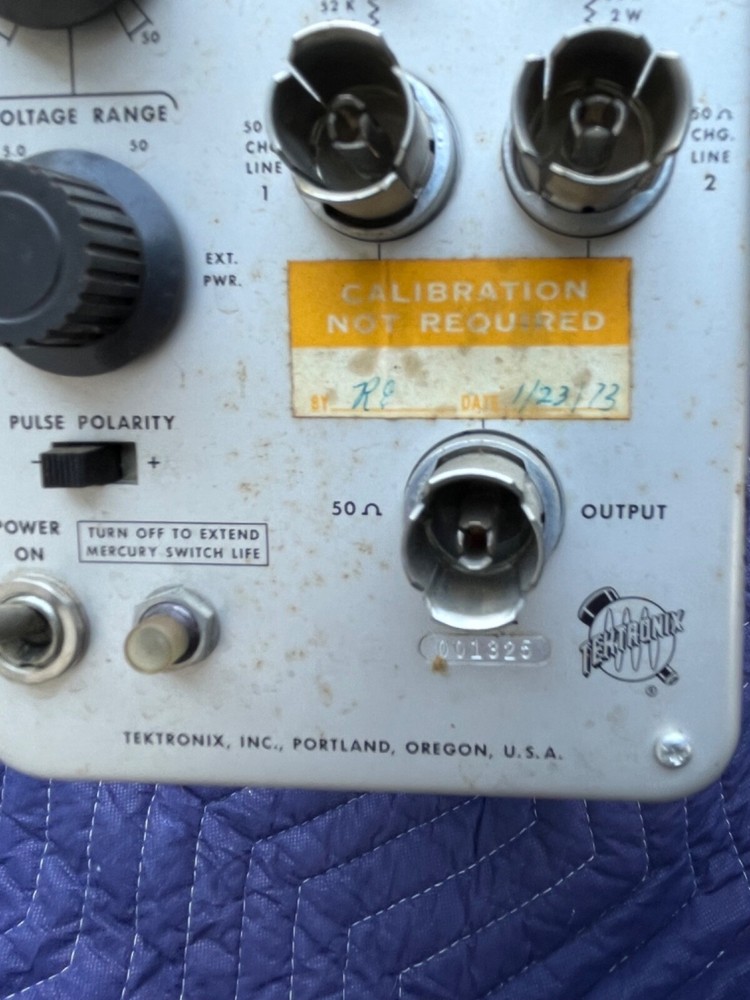 Pre-Owned Tektronix Type 109 Pulse Tektronix Pulse Generator Powers On