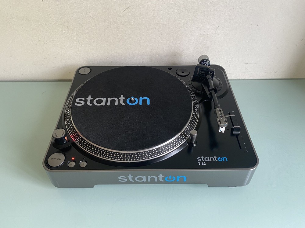 Stanton T.62 Direct Drive Pro DJ Turntable with Dust Jacket