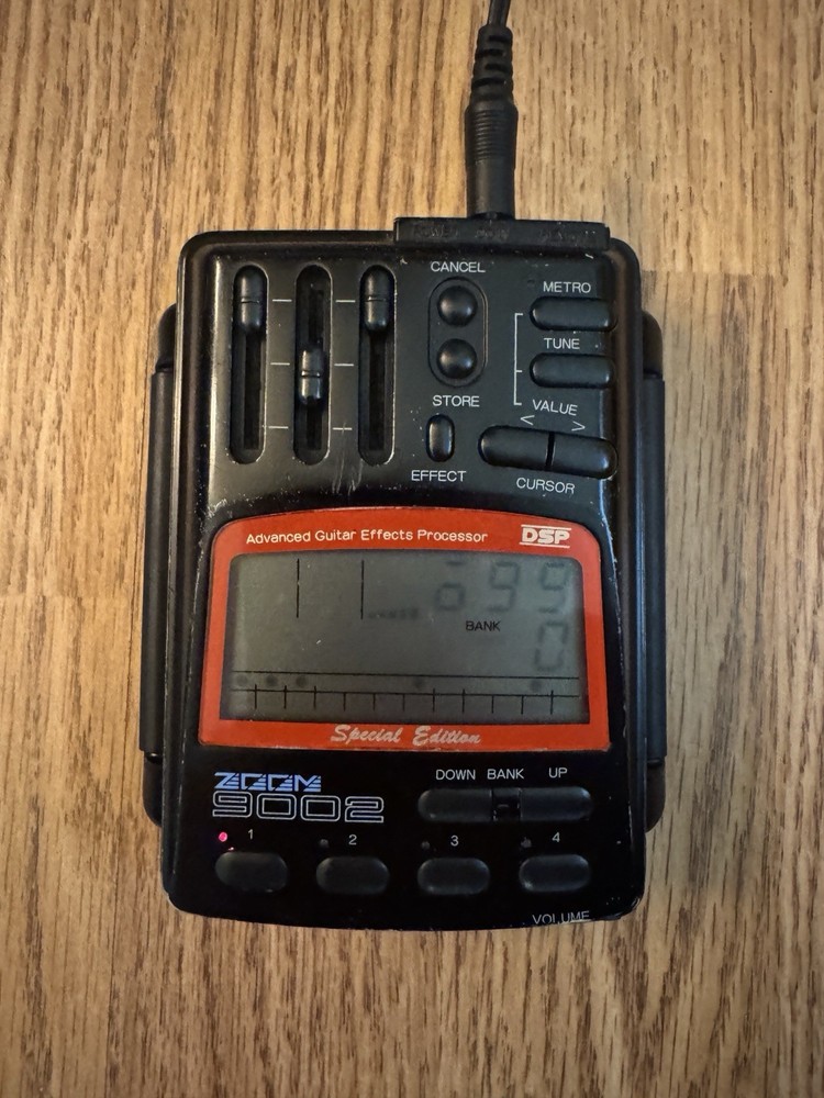 Zoom 9002 - Vintage Guitar Effects Processor - Special Edition